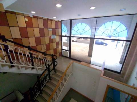 || LOJA 3 PISOS || 208 M2 || CENTRO DO BARREIRO ||