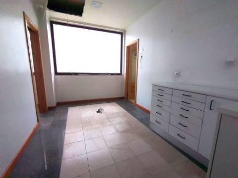 || LOJA 3 PISOS || 208 M2 || CENTRO DO BARREIRO ||