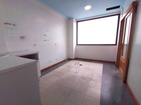 || LOJA 3 PISOS || 208 M2 || CENTRO DO BARREIRO ||