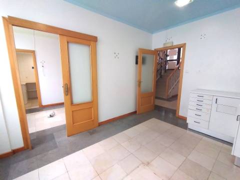 || LOJA 3 PISOS || 208 M2 || CENTRO DO BARREIRO ||