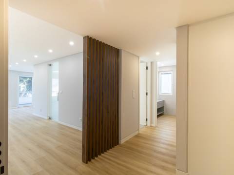 Apartamento de Luxo T3 em Carcavelos: Conforto, Design e Localização Privilegiada