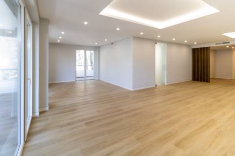 Apartamento de Luxo T3 em Carcavelos: Conforto, Design e Localização Privilegiada