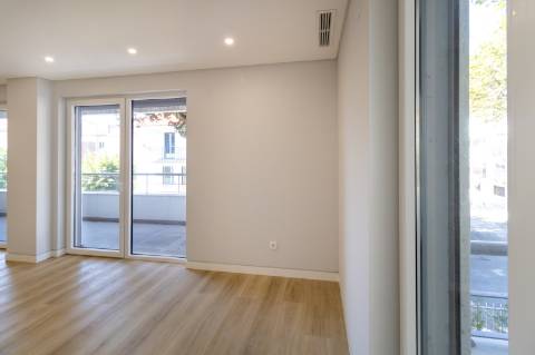 Apartamento de Luxo T3 em Carcavelos: Conforto, Design e Localização Privilegiada