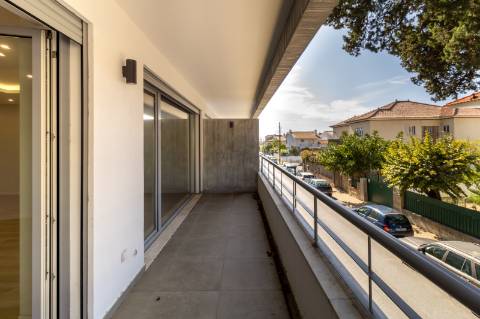 Apartamento de Luxo T3 em Carcavelos: Conforto, Design e Localização Privilegiada