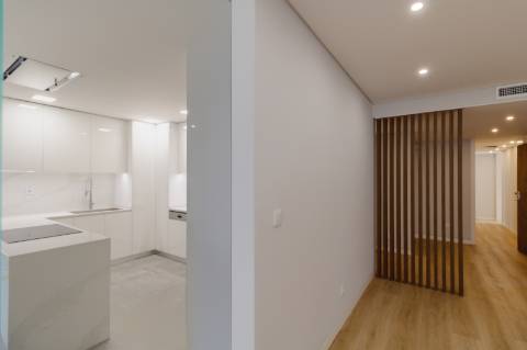 Apartamento de Luxo T3 em Carcavelos: Conforto, Design e Localização Privilegiada