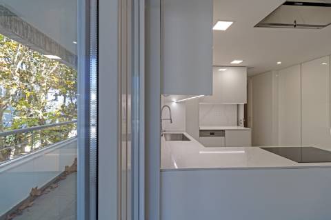 Apartamento de Luxo T3 em Carcavelos: Conforto, Design e Localização Privilegiada