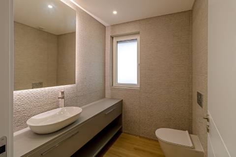 Apartamento de Luxo T3 em Carcavelos: Conforto, Design e Localização Privilegiada