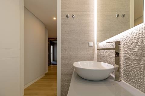 Apartamento de Luxo T3 em Carcavelos: Conforto, Design e Localização Privilegiada