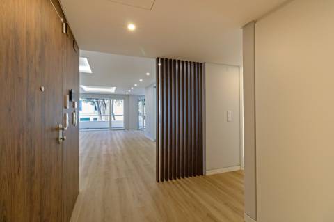 Apartamento de Luxo T3 em Carcavelos: Conforto, Design e Localização Privilegiada