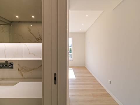 Apartamento de Luxo T3 em Carcavelos: Conforto, Design e Localização Privilegiada