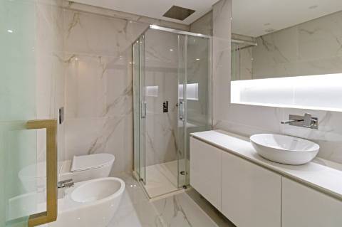 Apartamento de Luxo T3 em Carcavelos: Conforto, Design e Localização Privilegiada