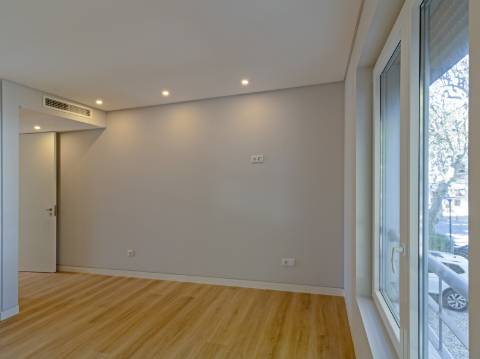 Apartamento de Luxo T3 em Carcavelos: Conforto, Design e Localização Privilegiada