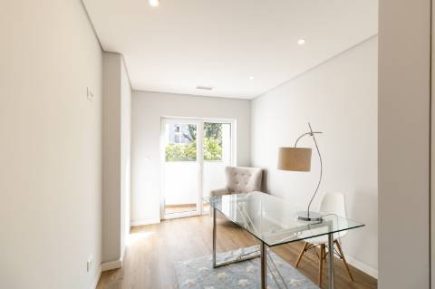 Apartamento T3 de Charme na Quinta das Marianas, Parede - Modernidade, Conforto e Proximidade ao Mar