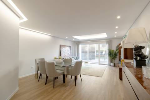 Apartamento T3 de Charme na Quinta das Marianas, Parede - Modernidade, Conforto e Proximidade ao Mar