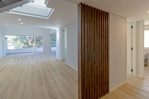 Viva o Sonho em Carcavelos: Luxuoso T3+1 em Duplex com Varandas e Mezanine!