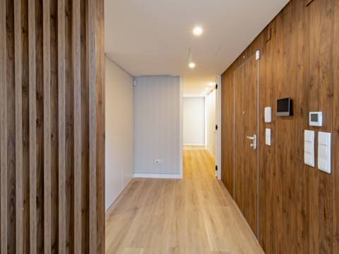 Viva o Sonho em Carcavelos: Luxuoso T3+1 em Duplex com Varandas e Mezanine!