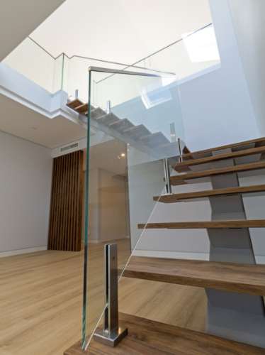 Viva o Sonho em Carcavelos: Luxuoso T3+1 em Duplex com Varandas e Mezanine!