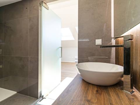 Viva o Sonho em Carcavelos: Luxuoso T3+1 em Duplex com Varandas e Mezanine!