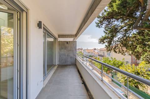 Viva o Sonho em Carcavelos: Luxuoso T3+1 em Duplex com Varandas e Mezanine!