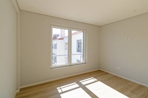 Viva o Sonho em Carcavelos: Luxuoso T3+1 em Duplex com Varandas e Mezanine!