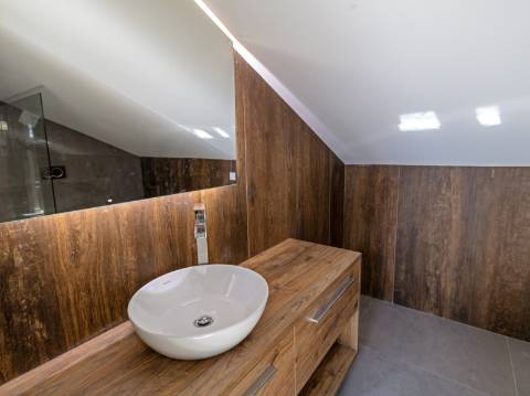 Elegância e Conforto num Duplex T3+1 com Mezanine em Carcavelos - O Espaço dos Seus Sonhos