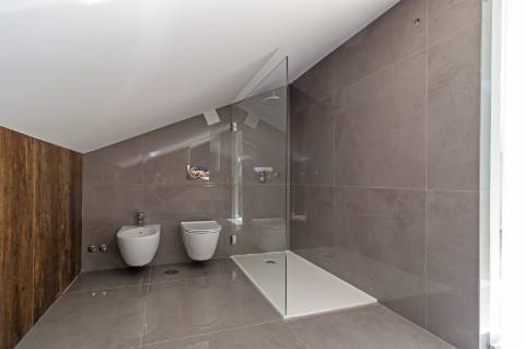 Elegância e Conforto num Duplex T3+1 com Mezanine em Carcavelos - O Espaço dos Seus Sonhos