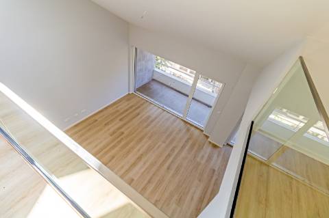 Elegância e Conforto num Duplex T3+1 com Mezanine em Carcavelos - O Espaço dos Seus Sonhos