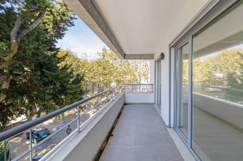 Elegância e Conforto num Duplex T3+1 com Mezanine em Carcavelos - O Espaço dos Seus Sonhos