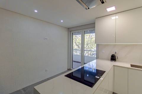 Elegância e Conforto num Duplex T3+1 com Mezanine em Carcavelos - O Espaço dos Seus Sonhos