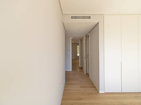 Elegância e Conforto num Duplex T3+1 com Mezanine em Carcavelos - O Espaço dos Seus Sonhos