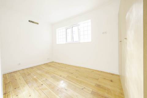 Moradia T4+1 em Campolide - Com Piscina e em Renovação Total com Conforto e Elegância