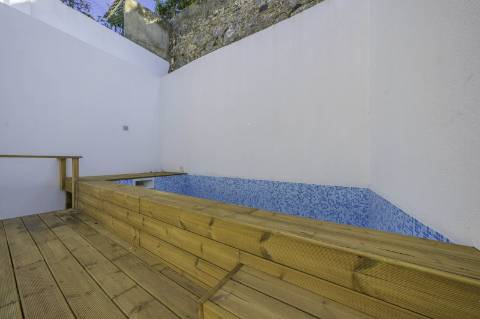 Moradia T4+1 em Campolide - Com Piscina e em Renovação Total com Conforto e Elegância