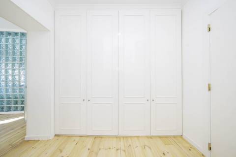 Moradia T4+1 em Campolide - Com Piscina e em Renovação Total com Conforto e Elegância