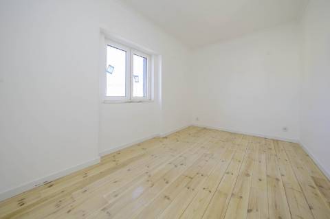 Moradia T4+1 em Campolide - Com Piscina e em Renovação Total com Conforto e Elegância