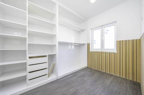 Moradia T4+1 em Campolide - Com Piscina e em Renovação Total com Conforto e Elegância