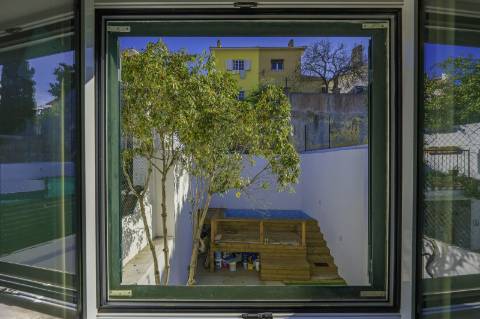 Moradia T4+1 em Campolide - Com Piscina e em Renovação Total com Conforto e Elegância