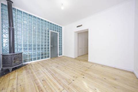 Moradia T4+1 em Campolide - Com Piscina e em Renovação Total com Conforto e Elegância