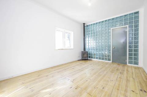 Moradia T4+1 em Campolide - Com Piscina e em Renovação Total com Conforto e Elegância