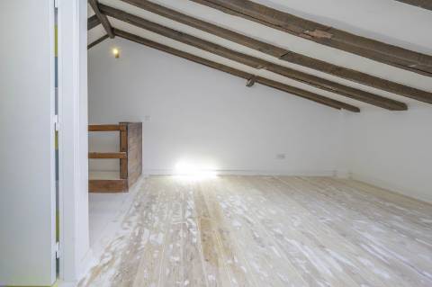 Moradia T4+1 em Campolide - Com Piscina e em Renovação Total com Conforto e Elegância