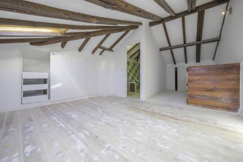 Moradia T4+1 em Campolide - Com Piscina e em Renovação Total com Conforto e Elegância