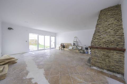 Moradia T4+1 em Campolide - Com Piscina e em Renovação Total com Conforto e Elegância