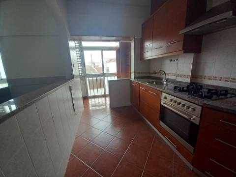 || CENTRO DO MONTIJO | Apartamento T2 | AMPLA OFERTA DE SERVIÇOS ||