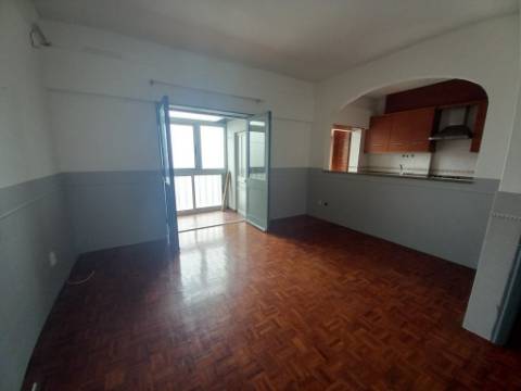 || CENTRO DO MONTIJO | Apartamento T2 | AMPLA OFERTA DE SERVIÇOS ||