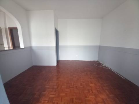 || CENTRO DO MONTIJO | Apartamento T2 | AMPLA OFERTA DE SERVIÇOS ||
