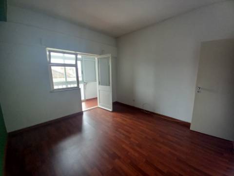 || CENTRO DO MONTIJO | Apartamento T2 | AMPLA OFERTA DE SERVIÇOS ||