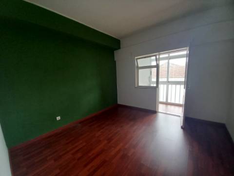 || CENTRO DO MONTIJO | Apartamento T2 | AMPLA OFERTA DE SERVIÇOS ||