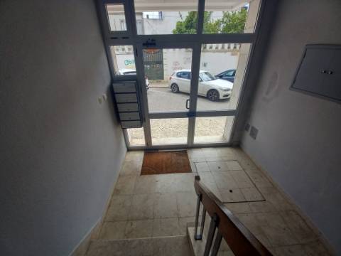 || CENTRO DO MONTIJO | Apartamento T2 | AMPLA OFERTA DE SERVIÇOS ||