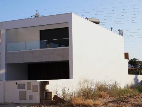 | QUINTA DA AMIZADE | MORADIA T3 | COM PISCINA |