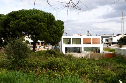 Baixa de Preço | TERRENO URBANO | MORADIA T3 | QUINTA DA AMIZADE