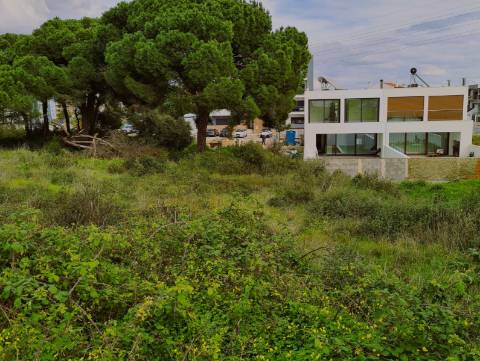 Baixa de Preço | TERRENO URBANO | MORADIA T3 | QUINTA DA AMIZADE